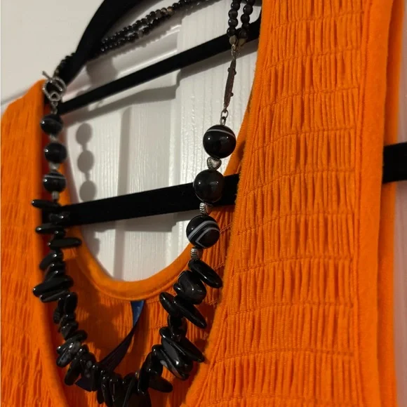 Elegant Black Beaded Necklace - Picture 10 of 13